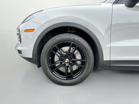 Certified 2023 Porsche Cayenne AWD/4WD image 33