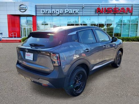 Used 2025 Nissan Kicks SV w/ Charging Package FWD image 2