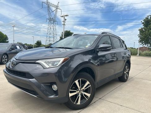 Used 2017 Toyota RAV4 XLE AWD/4WD image 1