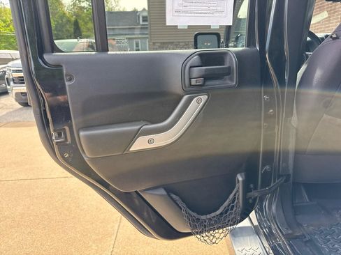 Used 2013 Jeep Wrangler Unlimited Sahara AWD/4WD image 21