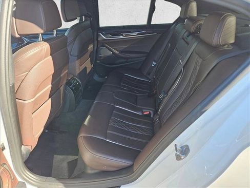 Used 2022 BMW M550i xDrive w/ Executive Package image 10