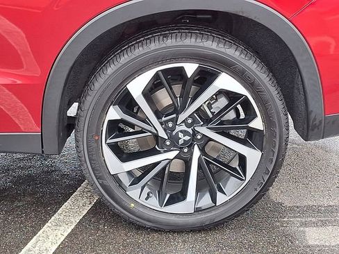 Used 2024 Mitsubishi Outlander SE image 29