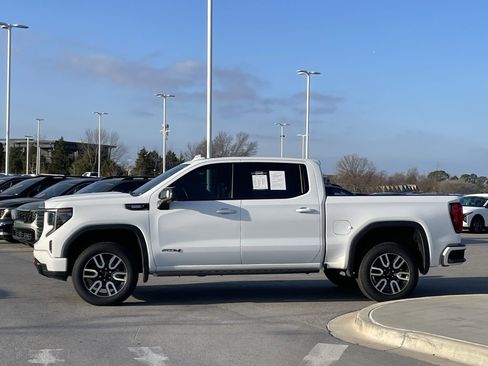 Used 2024 GMC Sierra 1500 AT4 w/ Technology Package image 4