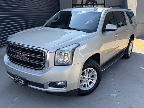 Used 2017 GMC Yukon XL SLT AWD/4WD image 2