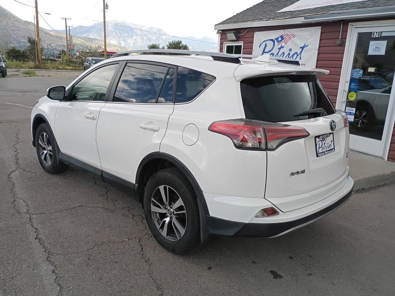 Used 2018 Toyota RAV4 XLE AWD/4WD image 3