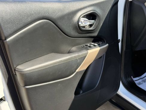 Used 2017 Jeep Cherokee Limited FWD image 15