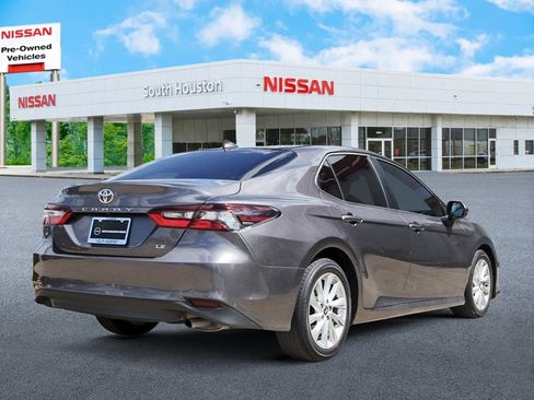 Used 2022 Toyota Camry LE image 4