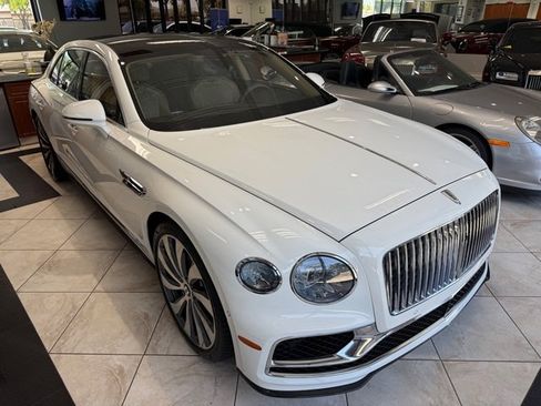 Used 2022 Bentley Flying Spur V8 AWD/4WD image 2