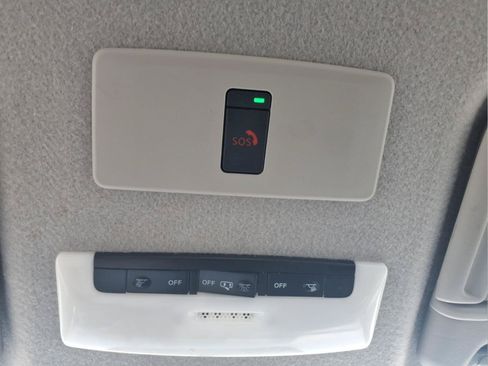 Used 2023 Nissan Kicks SR w/ SR Premium Package FWD image 28