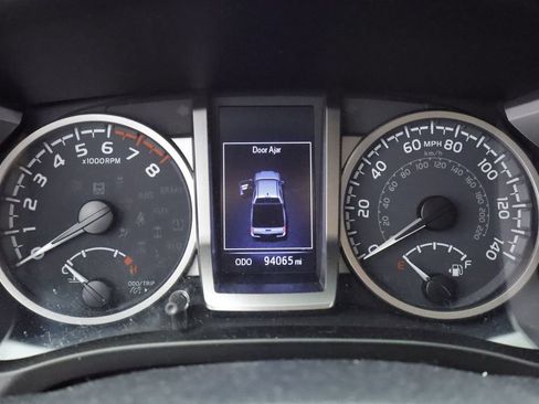 Used 2020 Toyota Tacoma SR5 AWD/4WD image 19