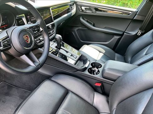 Certified 2023 Porsche Macan AWD/4WD image 20