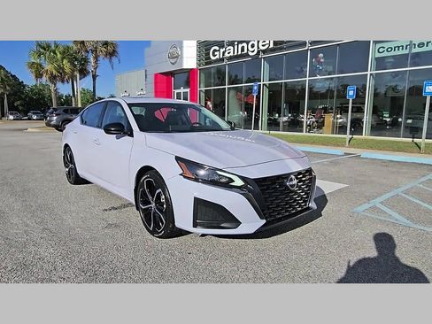 Used 2024 Nissan Altima 2.5 SR w/ SR Premium Package FWD image 18