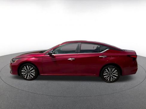 Used 2025 Nissan Altima 2.5 SV FWD image 7