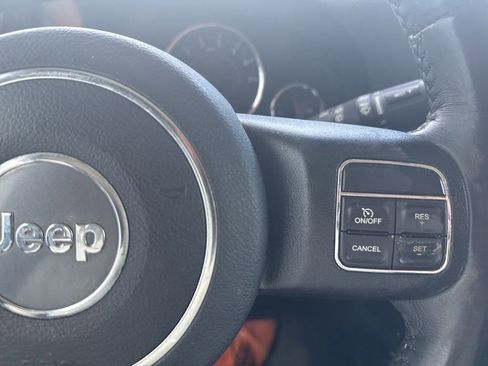 Used 2017 Jeep Wrangler Unlimited Rubicon w/ Connectivity Group AWD/4WD image 20