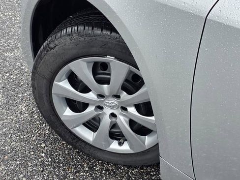 Used 2022 Toyota Corolla LE FWD image 30