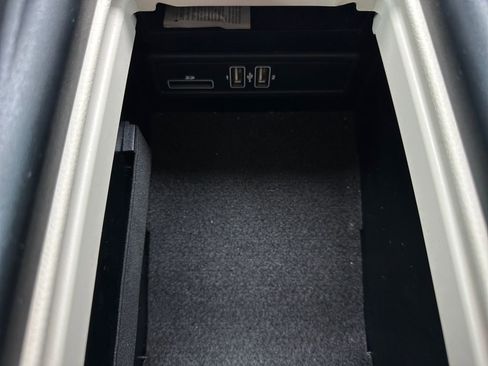 Used 2017 Mercedes-Benz E 300 E 300 image 32