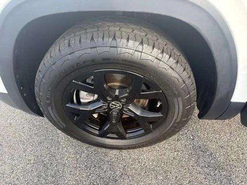 Certified 2025 Volkswagen Atlas Peak Edition SE AWD/4WD image 35