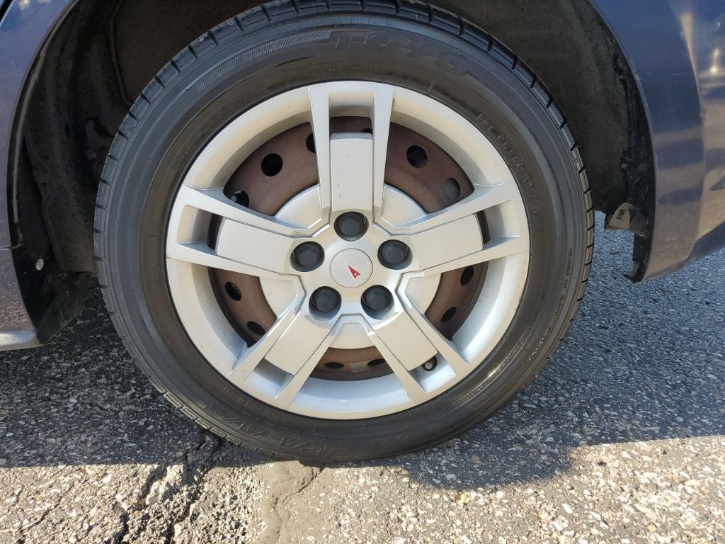 Used 2009 Pontiac Vibe w/ Preferred Package FWD image 10