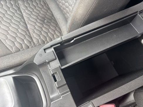 Used 2019 Chevrolet Equinox LT FWD image 28