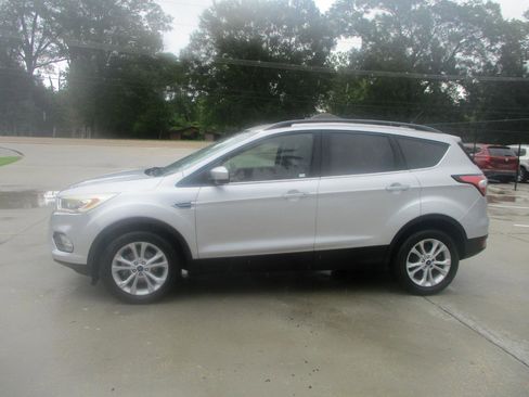 Used 2017 Ford Escape SE w/ SE Leather Comfort Package FWD image 22