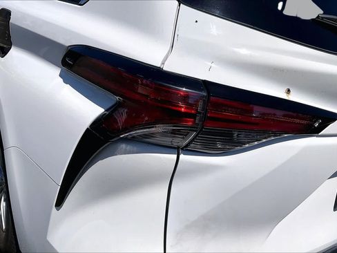 Certified 2022 Toyota Sienna LE FWD image 28