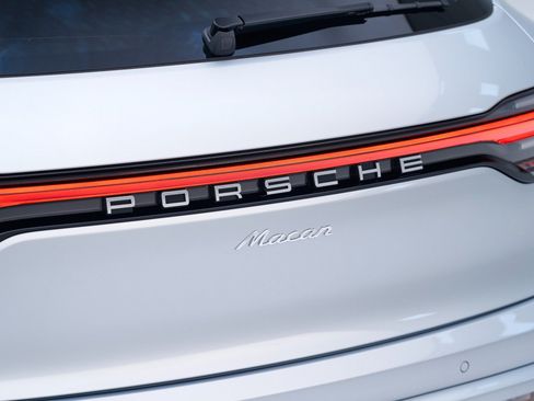 Certified 2026 Porsche Macan AWD/4WD image 14