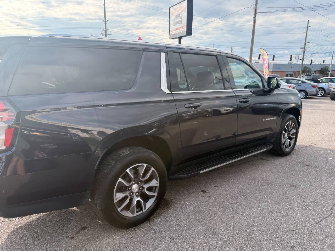 Used 2023 Chevrolet Suburban LT w/ Luxury Package AWD/4WD image 53