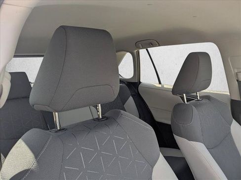 Used 2020 Toyota RAV4 XLE FWD image 18