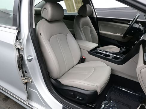 Used 2016 Hyundai Sonata Limited w/ Option Group 02 image 14