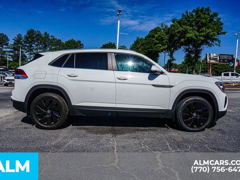 Used 2024 Volkswagen Atlas Cross Sport SE FWD image 11