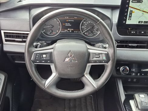 Used 2025 Mitsubishi Outlander SE AWD/4WD image 23