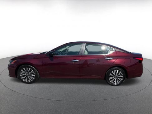 Used 2025 Nissan Altima 2.5 SV FWD image 9