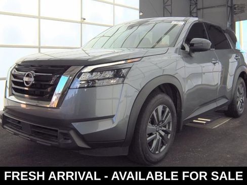 Used 2024 Nissan Pathfinder S image 3
