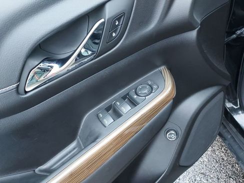 Used 2023 GMC Acadia SLE w/ Driver Convenience Package image 17