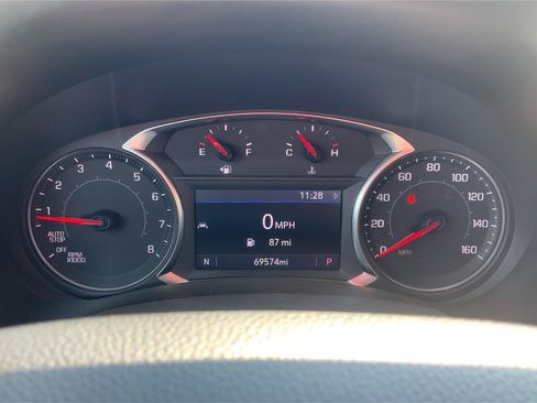 Used 2024 GMC Terrain SLT AWD/4WD image 15