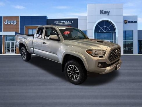 Used 2020 Toyota Tacoma TRD Sport image 10