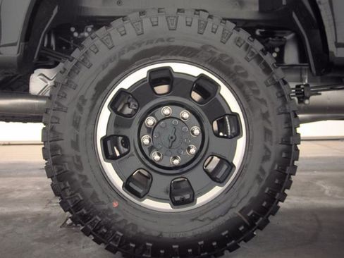 Used 2025 Ford F250 Lariat w/ Tremor Off-Road Package image 11