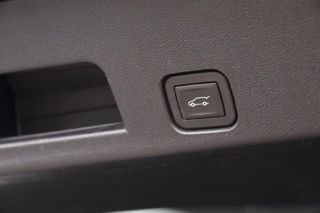 Used 2025 Buick Enclave Preferred AWD/4WD image 8