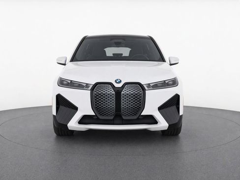 Used 2024 BMW iX xDrive50 w/ Sport Package AWD/4WD image 8