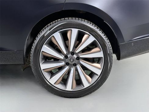 Used 2023 Land Rover Range Rover SV AWD/4WD image 31