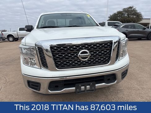 Used 2018 Nissan Titan SV image 2