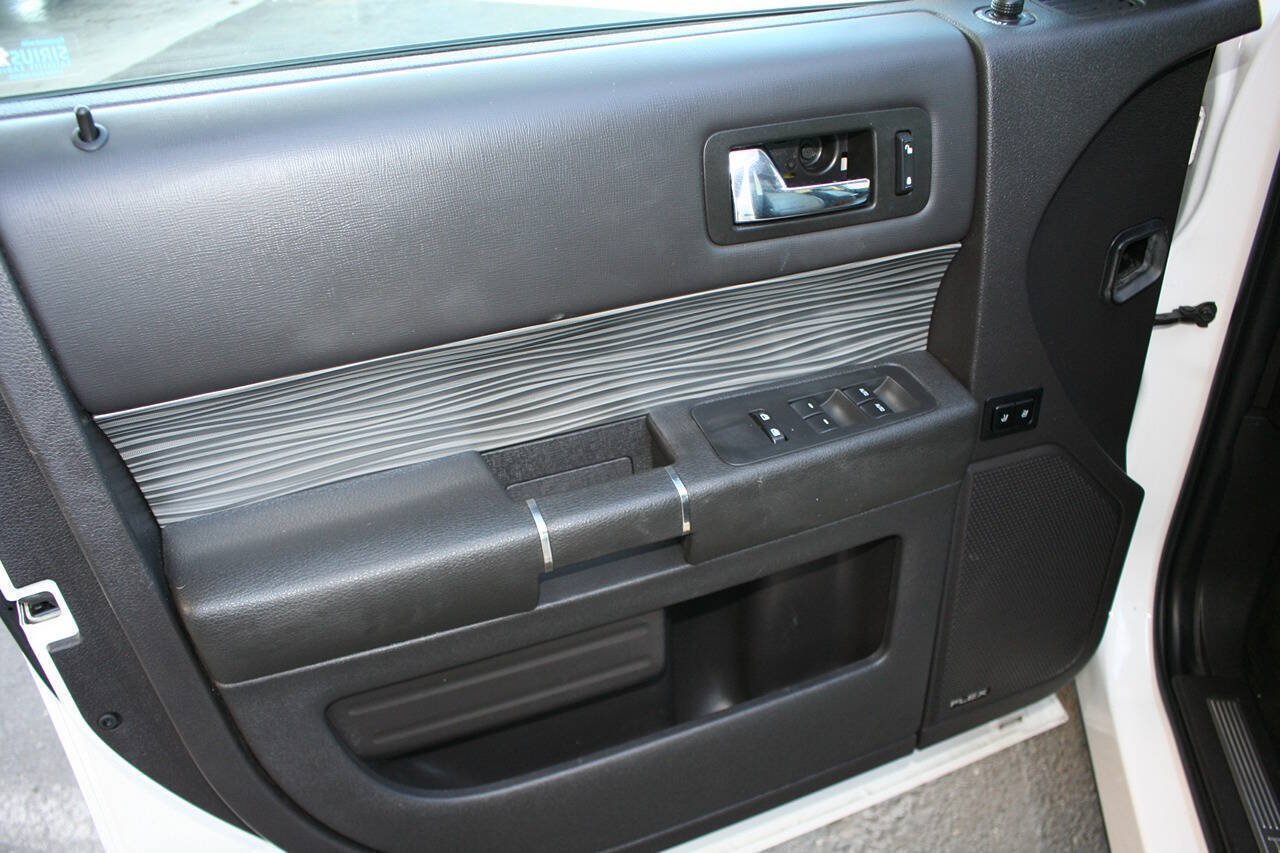 Used 2016 Ford Flex Limited w/ Equipment Group 301A FWD image 15