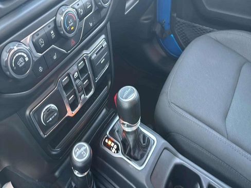 Used 2021 Jeep Gladiator Willys image 20