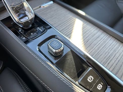 Certified 2024 Volvo XC90 T8 Ultimate w/ Protection Package image 29