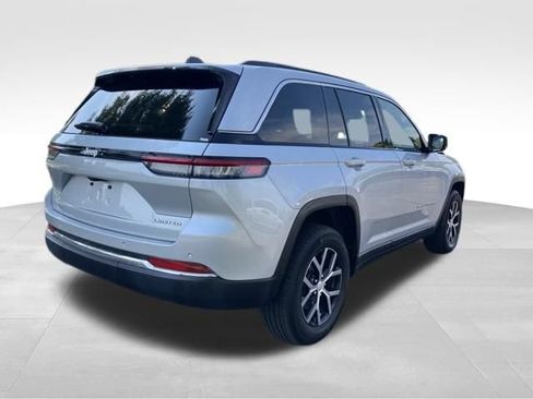Used 2025 Jeep Grand Cherokee Limited AWD/4WD image 6