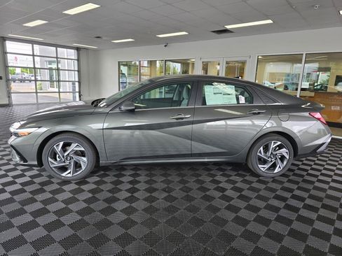 New 2026 Hyundai Elantra Limited FWD image 6