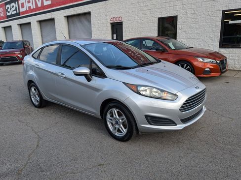 Used 2018 Ford Fiesta SE image 4