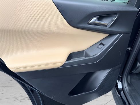 Used 2025 Chevrolet Equinox ACTIV w/ Safety and Technology Package image 34