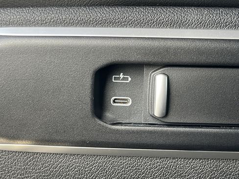 Certified 2024 BMW X7 M60i w/ Executive Package image 24