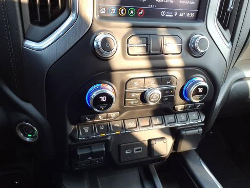 Used 2022 GMC Sierra 3500 Denali w/ Denali Black Diamond Edition image 20